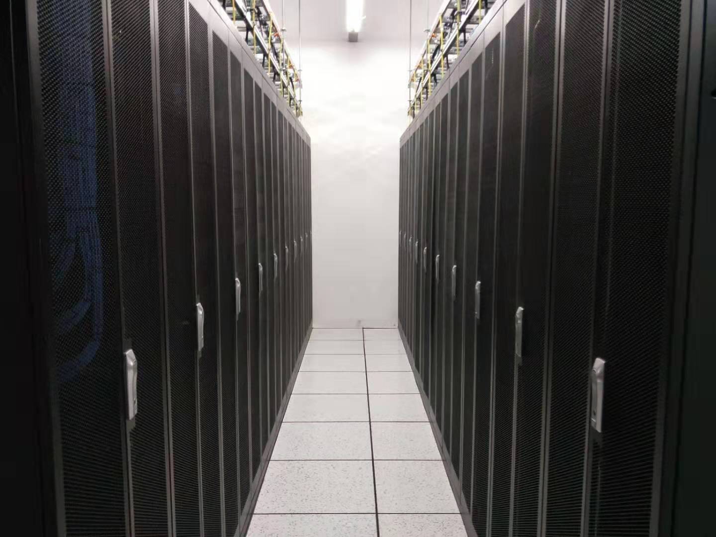 阆中IDC机柜促销季开启